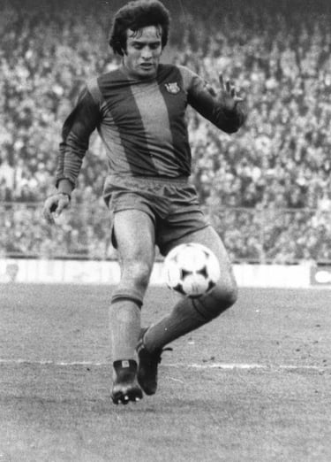 Jugó durante seis temporadas en el Barcelona entre 1974 y 1980.