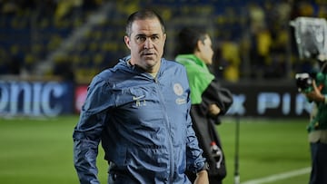 Andre Soares Jardine head coach of America during the final first leg match between America and Toluca as part of the Liga BBVA MX, Torneo Clausura 2025 at Ciudad de los Deportes Stadium on May 22, 2025 in Mexico City, Mexico.