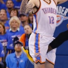 Duele con verlo: la patada de Green a Adams en sus partes