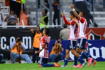 Marco Fabián metió el gol de tiro libre.