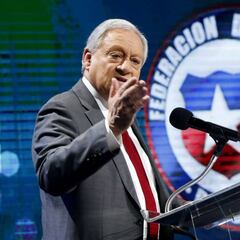 El cargo FIFA que le ofrecerían a Salah y podría alejarlo de la ANFP