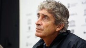 El técnico del Málaga quiere el primer puesto, pero sin olvidar la Liga.