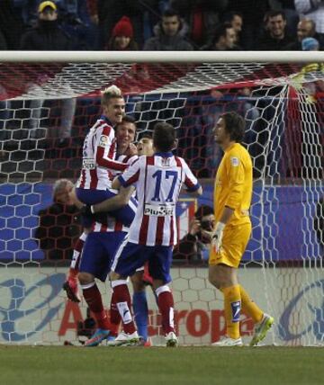 Los jugadores celebran el 2-0 de Griezmann.