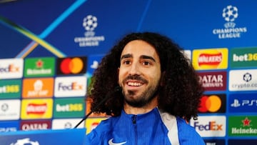 Cucurella, en conferencia de prensa.