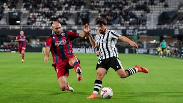 Jandro, ante la SD Huesca.