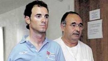 <b>EN MANOS DEL DOCTOR. </b>Valverde, con el brazo en cabestrillo, en la Clínica Nuestra Señora de La Vega.