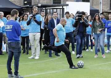 Raúl, Roberto Carlos y Del Bosque lanzan penaltis por la inclusión