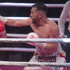 Sandor Martín aplasta a Scarpa para alzar el Europeo