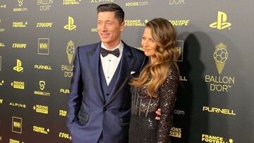 Lewandowski recibe el premio al mejor delantero del año