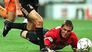 AMIGOS Y ENEMIGOS. Compañeros de la selección española y enfrentados en la Liga. Raúl y Cañizares, se volverán a enfrentar el domingo.