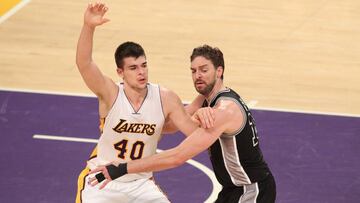 Ivica Zibac pugna por la posición con Pau Gasol.