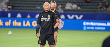 Dominic Kinnear terminó su contrato con LA Galaxy y dejó de ser técnico de cuadro angelino, ante la llegada de Guillermo Barros Schelotto.