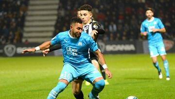 4Marseille&#039;s French midfielder Dimitri Payet (L) is is challenged by Angers&#039; French defender Rayan Ait Nouri (R) during the French L1 Football match between Angers SCO and Olympique de Marseille, at Raymond-Kopa Stadium, in Angers, northwestern 