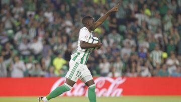 El atacante del Betis, Joel Campbell, durante el partido ante el Valencia.