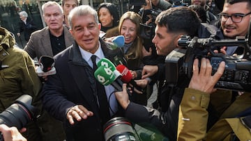 El presidente del FC Barcelona, Joan Laporta, a su salida a la Ciutat de la Justicia, a 12 de diciembre de 2025, en Barcelona, Catalunya (España). El presidente del FC Barcelona, Joan Laporta, y los exentrenadores, Luis Enrique Martínez y Ernesto Valverde, declaran como testigos ante la instructora del 'caso Negreira', que investiga los presuntos pagos del club blaugrana al exvicepresidente del Comité Técnico de Árbitros (CTA) José María Enríquez Negreira y a su hijo Javier.
12 DICIEMBRE 2025
Alberto Paredes / Europa Press
12/12/2025