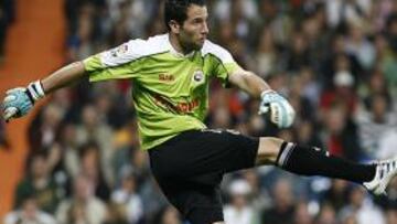 <b>UNA GARANT?A. </b>To?o ha sido el jugador m¨¢s regular de las ¨²ltimas temporadas en el Racing, con el que ha jugado 152 partidos de Liga.