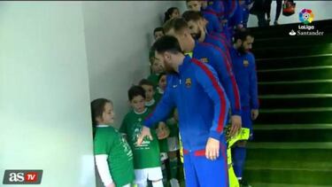 Piqué shows caring side and is a big hit with Betis kids