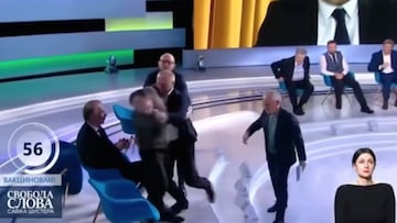 La pelea entre un periodista y un político prorruso en plató: puñetazos y una llave en directo