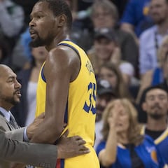Los Warriors ya no pueden ser primeros; Durant, 5 expulsiones