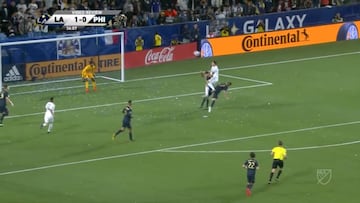 El riguroso penalti que le pitaron a Ibrahimovic a favor