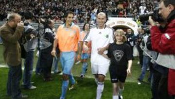 Pires, con Zidane.