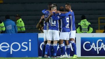 Jugadores de Millonarios celebrando un gol en un partido por Liga Águila.