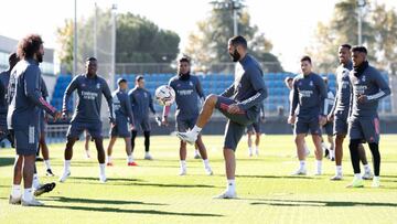 Los jugadores del Madrid durante un entrenamiento.
