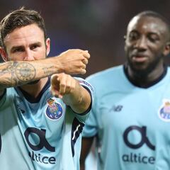 Con todos sus mexicanos, Porto golea en Mónaco; Layún anotó