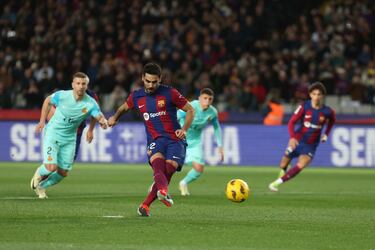 El conjunto azulgrana falla un penalti en el minuto 22 de partido.  Ilkay Gündogan lanza el con el interior del pie derecho, Pedrag Rajkovic adivina el tiro y desvía el balón con las manos.