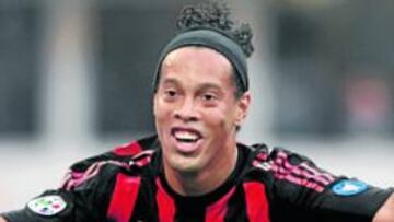 <b>AHORA ES LA ESPERANZA 'ROSSONERA'. </b>Berlusconi pidió a Ronaldinho que sea "profesional" delante del resto de jugadores del Milán.