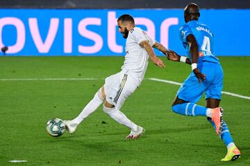 1-0. Karim Benzema marcó el primer gol.