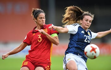 Chloe Arthur and Marta Torrejón.