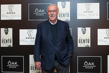 El ex seleccionador español Vicente del Bosque posa a su llegada  a la presentación del libro 'Gento Real'.
