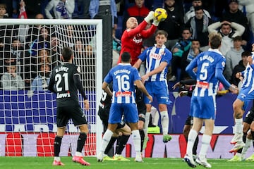 Dmitrovic apunta a titular contra el Almera en Copa. 