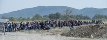 Miles de refugiados han cruzado la frontera entre Macedonia y Serbia con destino a Europa occidental. Macedonia ha sido uno de los países que se han visto desbordados por la afluencia de refugiados procedentes de Siria, Irak o Afganistán.