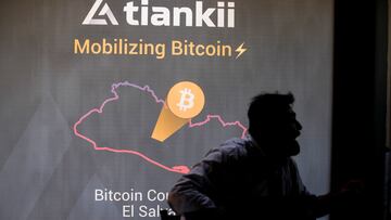 A worker talks on a stand during the launch of Adopting Bitcoin ¨C A Lightning Summit in El Salvador, in San Salvador, El Salvador November 15, 2022. REUTERS/Jose Cabezas