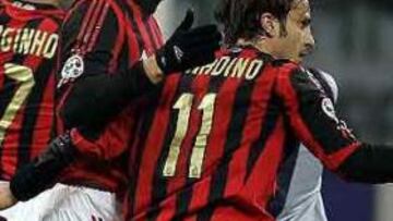 <B>TRÁGICO.</B> El defensa georgiano, a la izquierda, en un partido de la Serie A con el Milán.