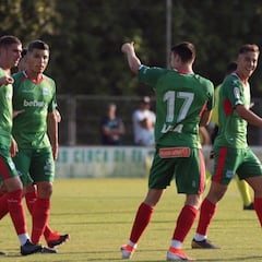 Dani Torres entrena aunque sabe que no cuenta para el club