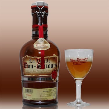 Es una cerveza belga de estilo ale, conocida por su sabor robusto y su complejidad aromática. Con un toque afrutado y un ligero dulzor, esta cerveza se caracteriza por su rica historia y su elaboración tradicional, lo que la convierte en una opción apreciada entre los amantes de las cervezas artesanales.