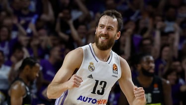 Sergio Rodríguez celebra una canasta durante el quinto partido de los playoffs de la Euroliga entre el Real Madrid y el Partizán.