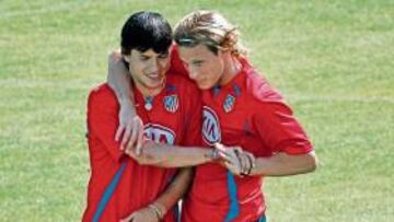 <b>LA AMENAZA. </b>La defensa valencianista se las verá hoy con la temible pareja que forman Kun y Forlán.