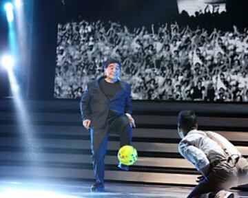 Actuación de Maradona en el teatro San Carlo de Nápoles.