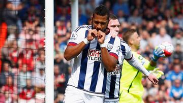 BOURNEMOUTH, ENGLAND - MAY 07: Salomon Rondon of West Brom celebrates scoring their first goal with Craig Gardner during the Barclays Premier League match between A.F.C. Bournemouth and West Bromwich Albion at the Vitality Stadium on May 7, 2016 in Bournemouth, United Kingdom. (Photo by Christopher Lee/Getty Images)