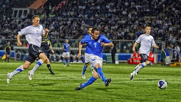 REFILE - CORRECTING TYPO
 Italy&#039;s Giampaolo Pazzini (C) shoots and scores against Estonia during their Euro 2012 Group C qualifying soccer match at the Braglia stadium in Modena June 3, 2011. REUTERS/Giampiero Sposito (ITALY - Tags: SPORT SOCCER)