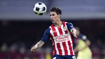 Cristian Calderón durante el Clásico Nacional contra el América