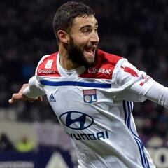 Nabil Fékir le pide al Lyon que le deje viajar a Sevilla