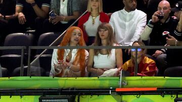 NEW ORLEANS, LOUISIANA - FEBRUARY 09: (L-R) Ice Spice, Ashley Avignone, and Taylor Swift attend the Super Bowl LIX at Caesars Superdome on February 09, 2025 in New Orleans, Louisiana. Jamie Squire/Getty Images/AFP (Photo by JAMIE SQUIRE / GETTY IMAGES NORTH AMERICA / Getty Images via AFP)