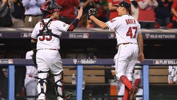 Trevor Bauer ha acaparado titulares en los playoffs y no por sus actuaciones, sino por su inoportuna herida cuando limpiaba su dron.