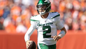 DENVER, COLORADO - SEPTEMBER 26: Zach Wilson #2 of the New York Jets is chased out of the pocket against the Denver Broncos at Empower Field At Mile High on September 26, 2021 in Denver, Colorado.   Matthew Stockman/Getty Images/AFP
 == FOR NEWSPAPERS, IN