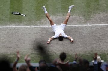 Djokovic ganó una final vibrante frente a Berrettini y suma su sexto título en Wimbledon para empatar el récord de 20 Grand Slams de Nadal y Federer.

